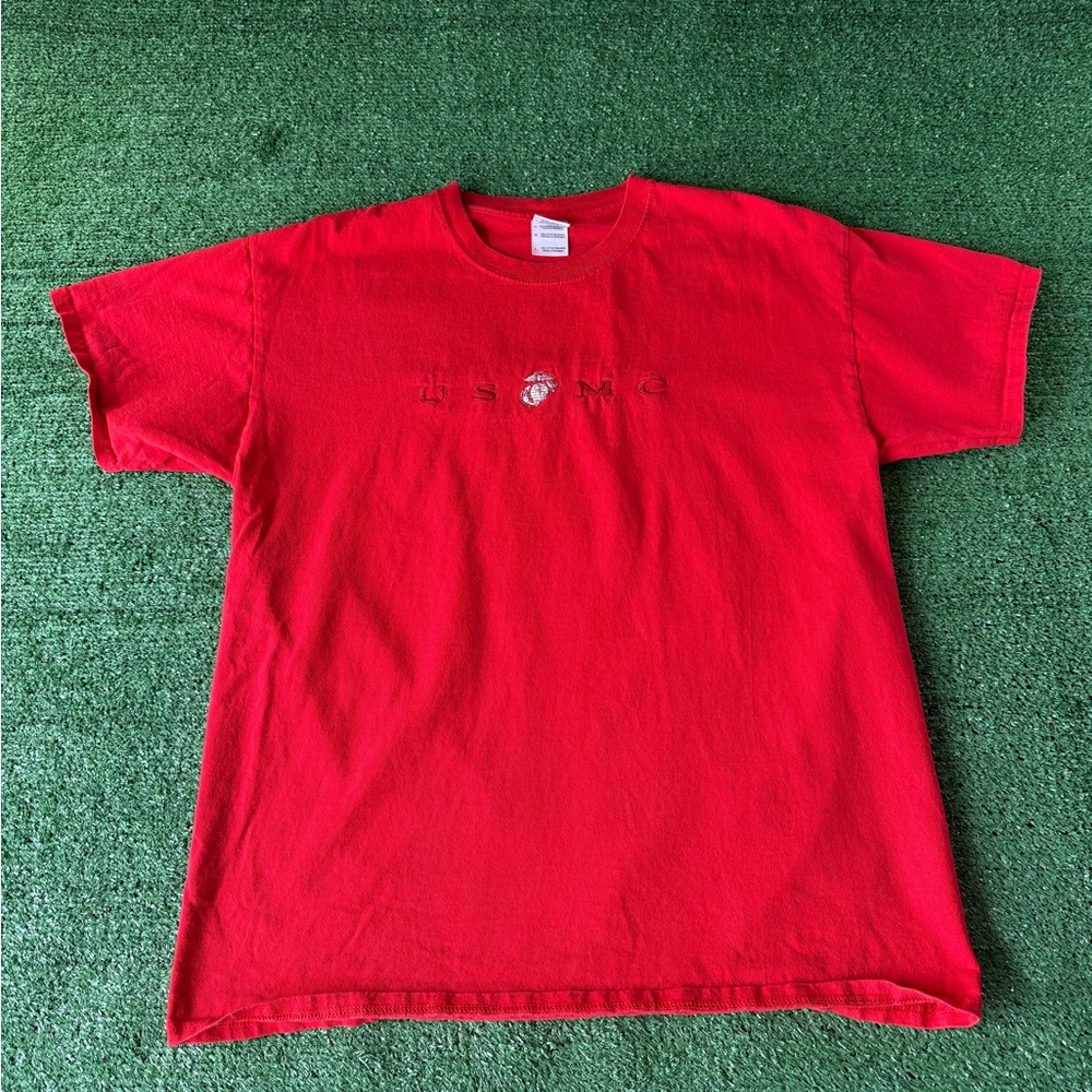 Y2K USMC embroidered red t-shirt Size L on gildan